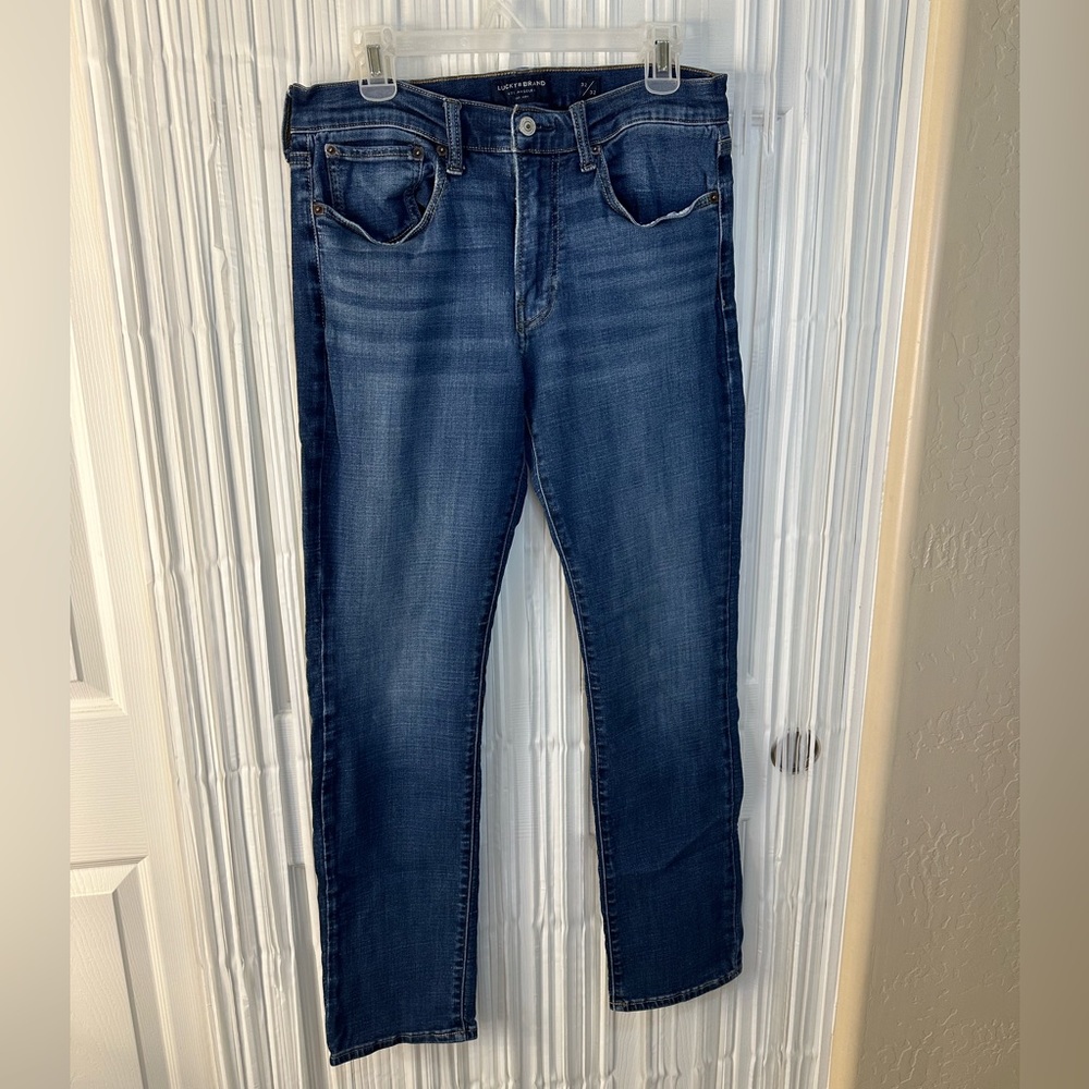 Lucky Brand Men’s Style 121 Slim Straight Jean